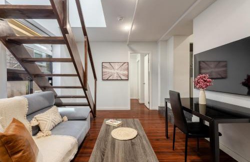Downtown Montreal Apartment | 1BDR Mezzanine-Bishop-Vibe Central MTL