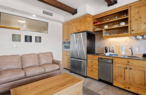 Kimball Junction Condo | 1Bdrm Hideaway | Private Hot Tub, King Bed, Fireplace + Great Spot