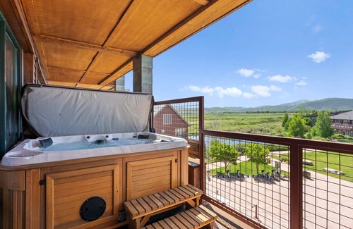 Kimball Junction Condo | 1Bdrm Hideaway | Private Hot Tub, King Bed, Fireplace + Great Spot