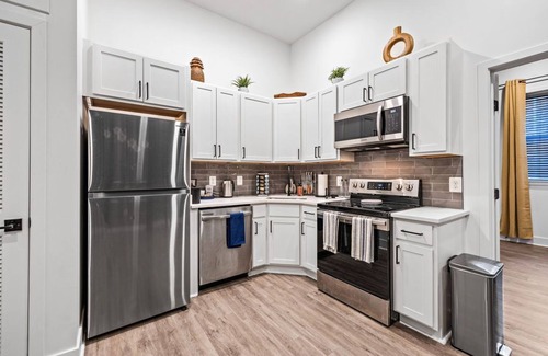Downtown Baltimore Apartment | 1Bed/Bath Apt in Baltimore 5 min to hospitals, coffee shops, Inner Harbor &more