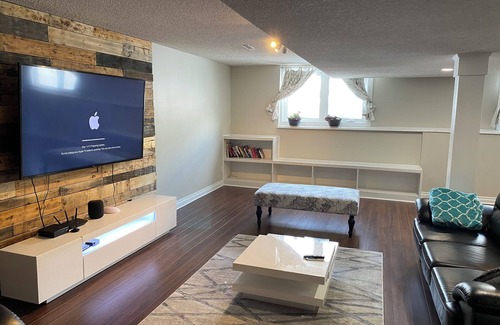 Yellowknife House | 1Bed Cozy Retreat & Spacious Lounge