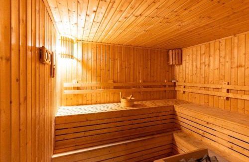 Khlong Toei Apartment | 1Bedroom King Bed Fast Wifi Gym 00 Big Pool Checkin24h