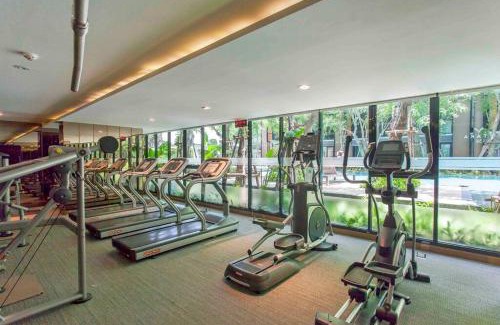Khlong Toei Apartment | 1Bedroom King Bed Fast Wifi Gym 00 Big Pool Checkin24h