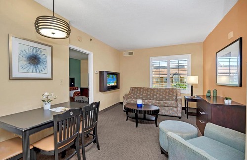 Florida Central Atlantic Coast Apartment | 1BR 2 Queens Apt-Hotel with Pool & Hot Tub, near Disney & Universal Studios!