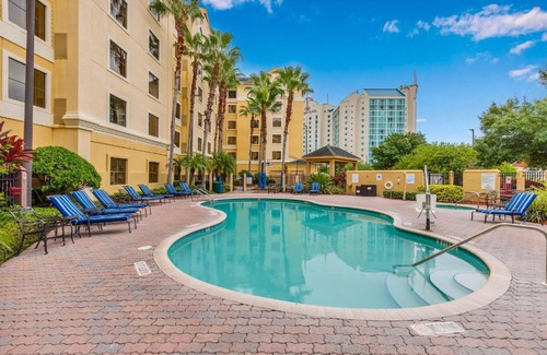 Florida Central Atlantic Coast Apartment | 1BR 2 Queens Apt-Hotel with Pool & Hot Tub, near Disney & Universal Studios!