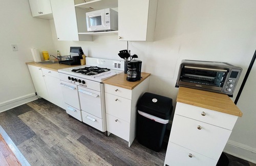 Elkins Park Apartment | 1BR Apartment near Train Station