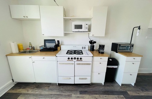 Elkins Park Apartment | 1BR Apartment near Train Station