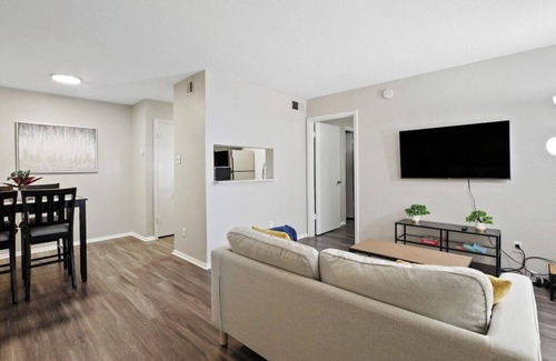 North Austin Civic Association Apartment | 1BR Apt in Austin, TX: Gym, Pool, Near Attractions