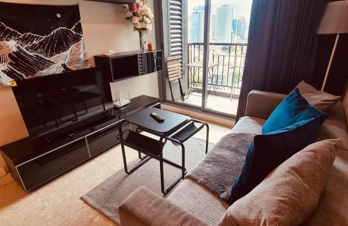 Sukhumvit Apartment | 1BR at Thonglor BTS InfinityPool overlooking city