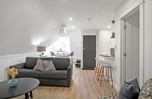 Peterborough Apartment | 1BR Bluebird Retreat