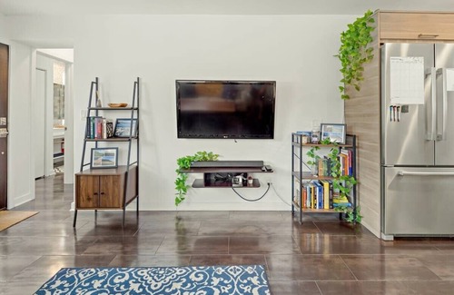 City Park West Apartment | 1BR City Park Stay, Medical District 30 Day