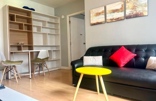 Phra Khanong Nuea Apartment | 1BR Condo 5 Min to BTS 1000Mbps Fiber Wi-Fi great location
