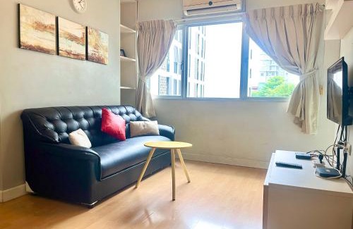 Phra Khanong Nuea Apartment | 1BR Condo 5 Min to BTS 1000Mbps Fiber Wi-Fi great location