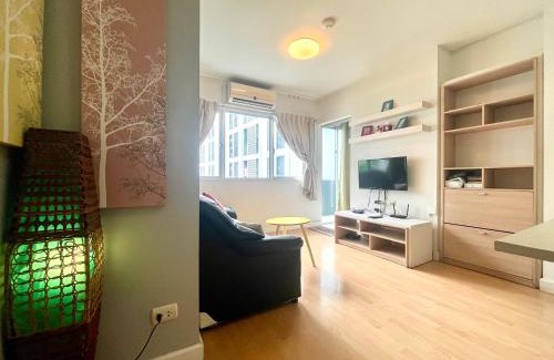 Phra Khanong Nuea Apartment | 1BR Condo 5 Min to BTS 1000Mbps Fiber Wi-Fi great location