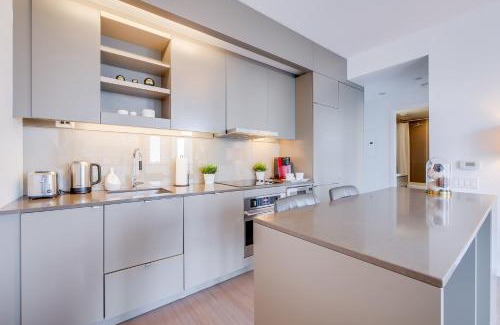 Downtown Toronto Apartment | 1BR Condo - City View, Near CN Tower & Rogers Center