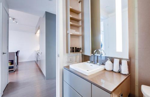 Downtown Toronto Apartment | 1BR Condo - City View, Near CN Tower & Rogers Center