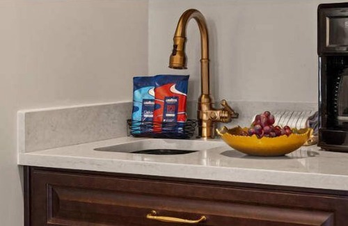 Fillmore District Condo | 1br Condo Performing Arts Venues Galore!