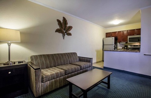 Rocky Point Condo | 1BR Condo w/Pool Bar, Balcony & Bay Views