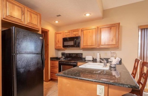 Branson Condo | 1BR Condo w/Pool near Silver Dollar City