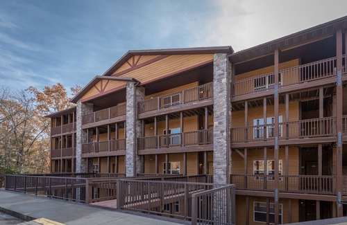 Branson Condo | 1BR Condo w/Pool near Silver Dollar City