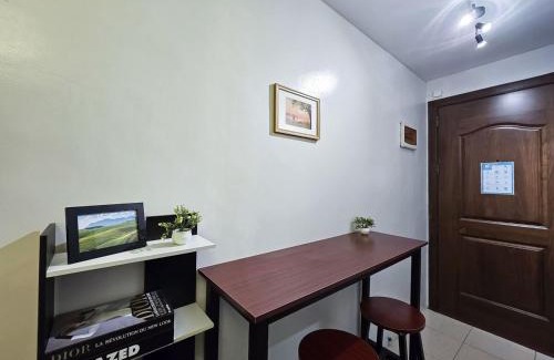 Pembo Apartment | 1BR Condotel Ridgewood Towers Near Airport #RW02-1