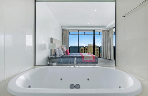 Surfers Paradise Apartment | 1BR Couples Retreat in Circle on Cavill (Best Location!)
