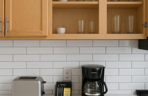 West Lakeview Apartment | 1BR Fully Equipped & Central - Belmont rep