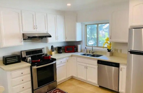 Castro Valley Apartment | 1BR Guest Unit w/AC/Free Parking/Free Laundry