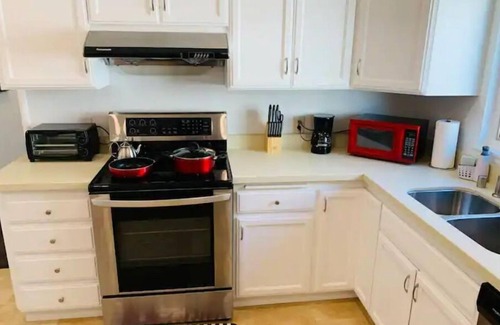 Castro Valley Apartment | 1BR Guest Unit w/AC/Free Parking/Free Laundry