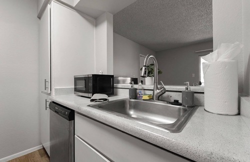 Mesa Apartment | 1BR - Gym - Pool - Great For Mid/Long Stays