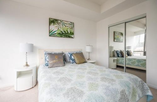 Bay Cloverhill Apartment | 1BR High Floor View Downtown Toronto
