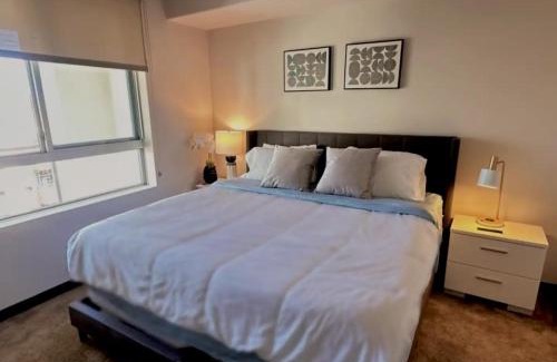 Los Angeles Apartment | 1BR Hollywood Luxury, Pool Views, Gym I Free Parking!