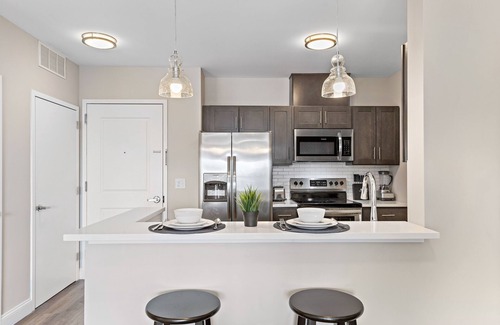 Ampere Apartment | 1BR King★Newark★20 min NYC*Parking Incl.