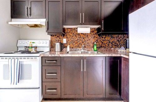 Cambridge Apartment | 1BR Loft close to DT Cambridge trail and park!