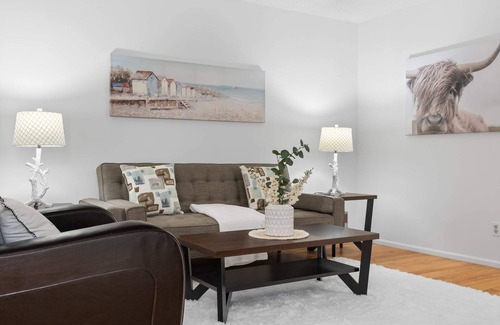 Fort McMurray Apartment | 1BR | Perfect Location| w/ Parking & Fast WiFi