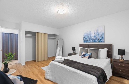 Fort McMurray Apartment | 1BR | Perfect Location| w/ Parking & Fast WiFi