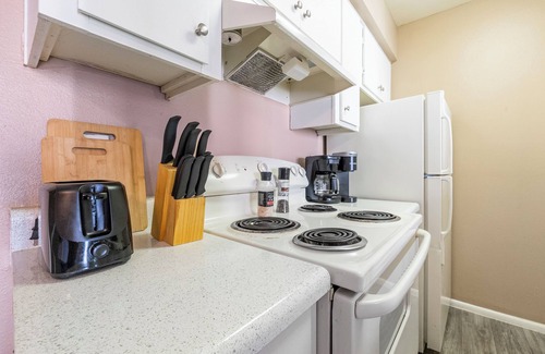 Mesa Apartment | 1BR/Pool/Gym/1 Mi To Banner Hospital