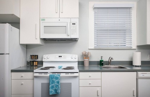 Southtown Condo | 1BR Riverwalk Loft Remote-Work Ready Fast Wi-Fi W/D 30+ Nights Monthly