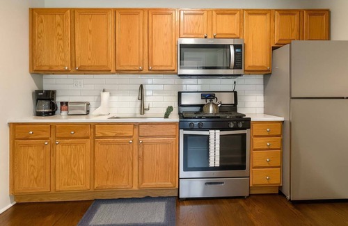 Ravenswood Manor Apartment | 1BR Serene and Cozy Chicago Apt!