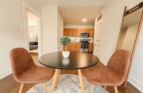 Ravenswood Manor Apartment | 1BR Serene and Cozy Chicago Apt!