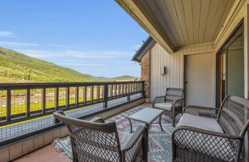 North Park City House | 1BR Ski in Ski Out Steps to Lifts