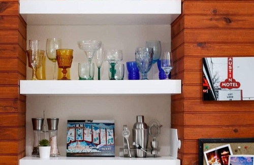 South Congress House | 1br, SoCo |Retro Cowboy Studio - Portoro