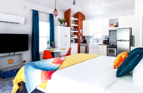 South Congress House | 1br, SoCo |Retro Cowboy Studio - Portoro