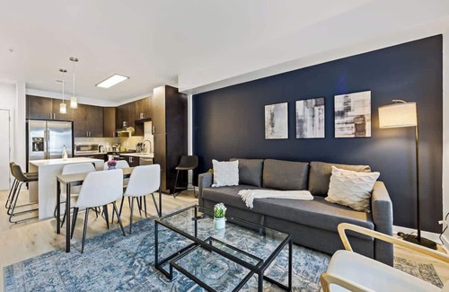 Cherry Apartment | 1BR Stylish Apt | Pool, Gym, Parking & Laundry | Near DT