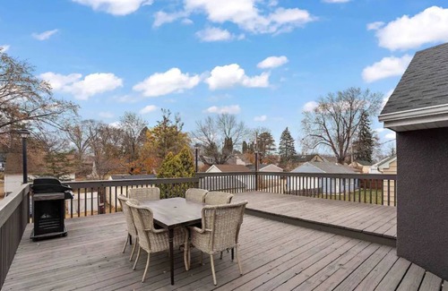 Robbinsdale Apartment | 1BR Suite With Private Parking Access & Entrance