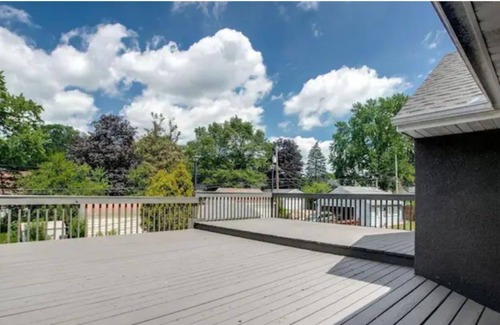 Robbinsdale Apartment | 1BR Suite With Private Parking Access & Entrance