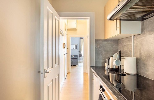 Central Aberdeen Apartment | 1BR Summit Holburn - Cosy Flat With Ultrafast Wifi