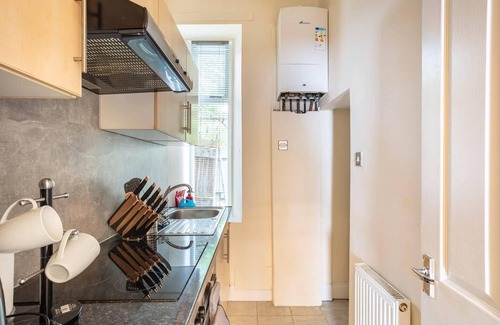 Central Aberdeen Apartment | 1BR Summit Holburn - Cosy Flat With Ultrafast Wifi