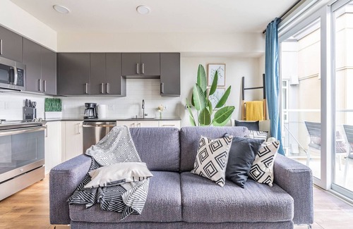 West Bellevue Apartment | 1BR | Views, Rooftop, Gym | Sophari B | Bellevue