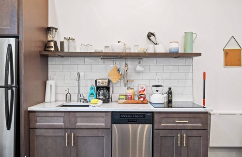 Licking Riverside Apartment | 1BR w/Kitchen + Free Parking – Walk Everywhere